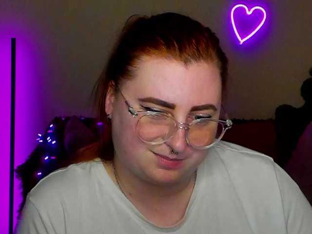 Aliciaredluv's BongaCams show and profile