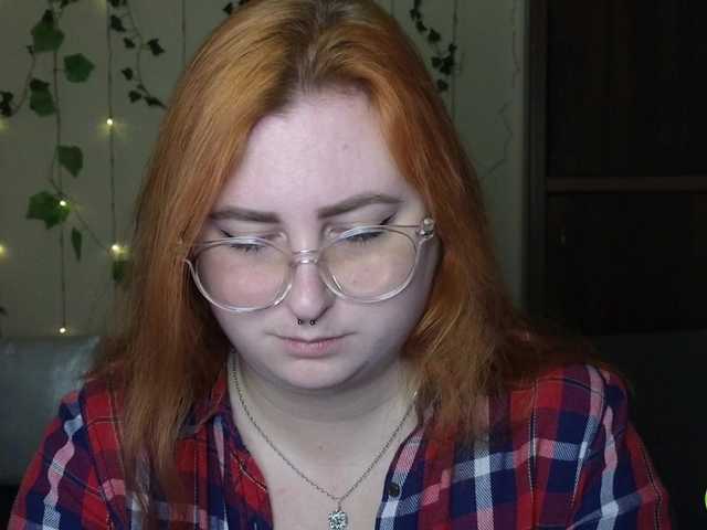 Aliciaredluv's BongaCams show and profile