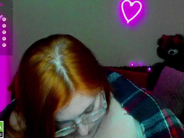 Aliciaredluv's BongaCams show and profile