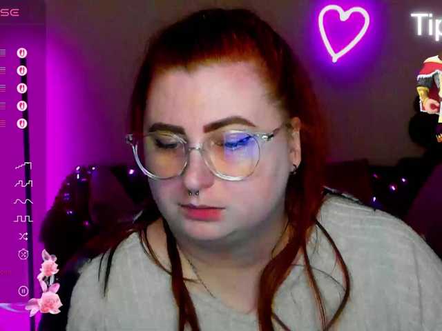 Aliciaredluv's BongaCams show and profile