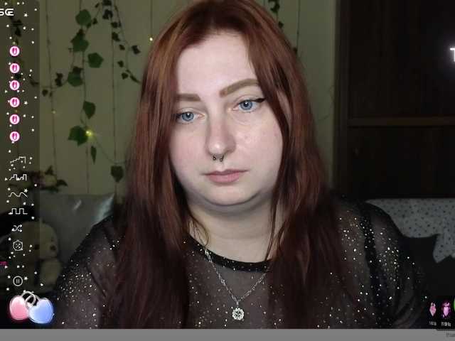 Aliciaredluv's BongaCams show and profile