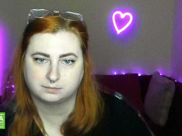 Aliciaredluv's BongaCams show and profile