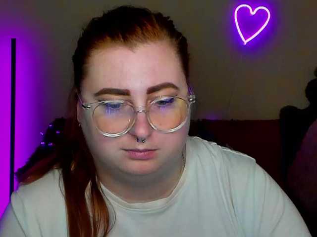 Aliciaredluv's BongaCams show and profile