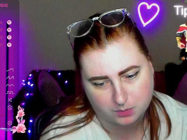 Aliciaredluv's BongaCams show and profile