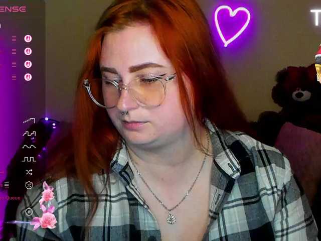 Aliciaredluv's BongaCams show and profile