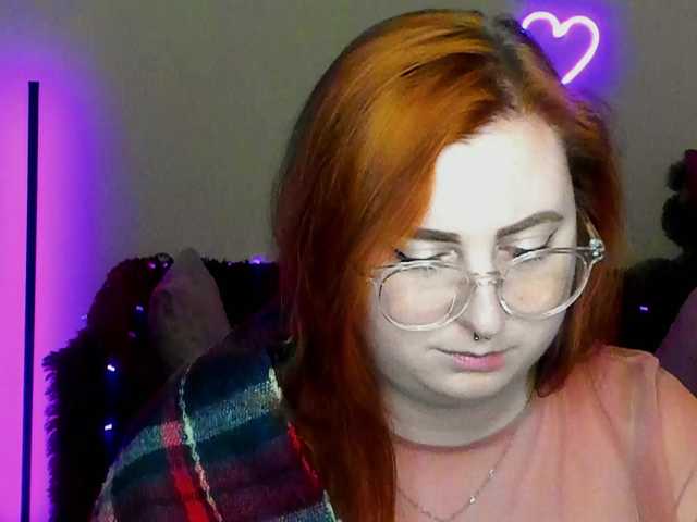 Aliciaredluv's BongaCams show and profile