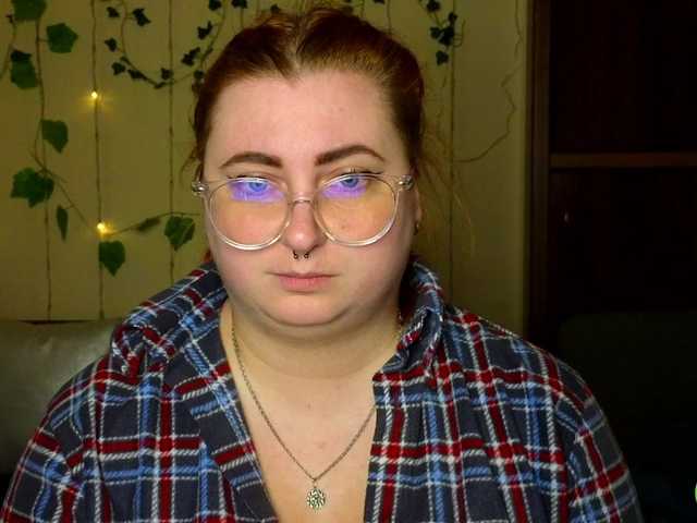 Aliciaredluv's BongaCams show and profile