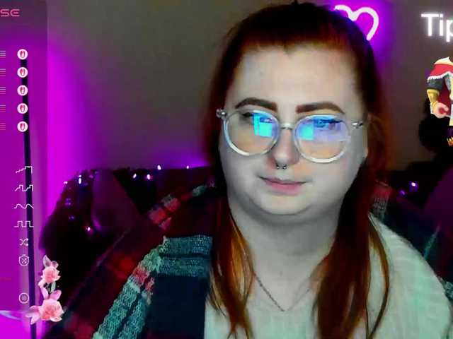 Aliciaredluv's BongaCams show and profile