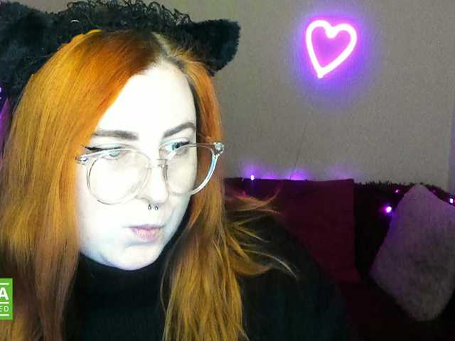 Aliciaredluv's BongaCams show and profile