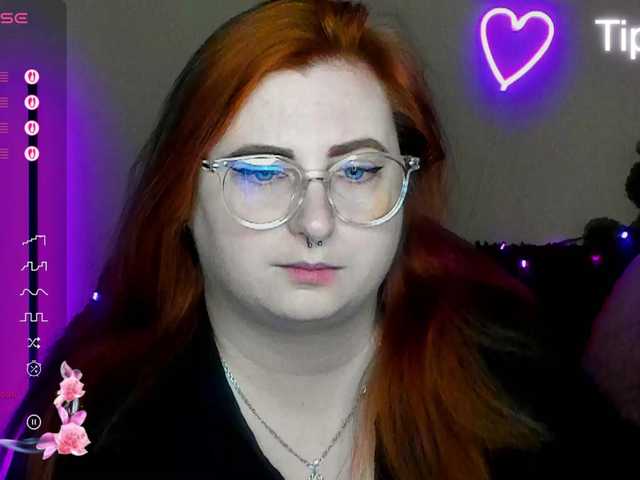 Aliciaredluv's BongaCams show and profile