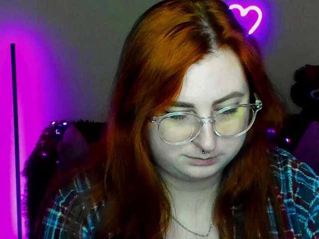 Aliciaredluv's BongaCams show and profile