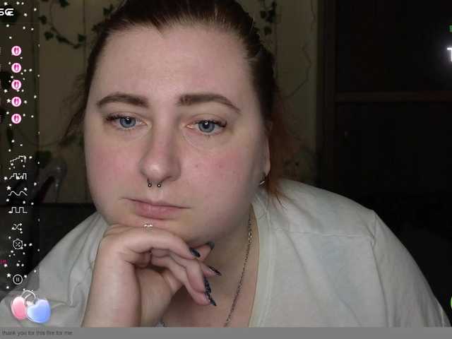 Aliciaredluv's BongaCams show and profile