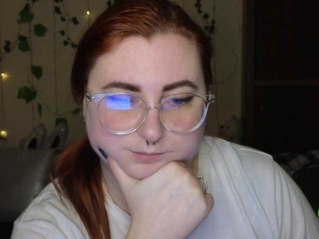 Aliciaredluv's BongaCams show and profile