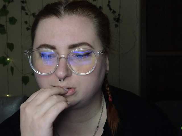 Aliciaredluv's BongaCams show and profile