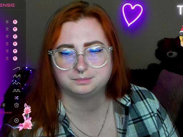 Aliciaredluv's BongaCams show and profile