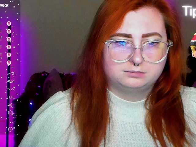 Aliciaredluv's BongaCams show and profile