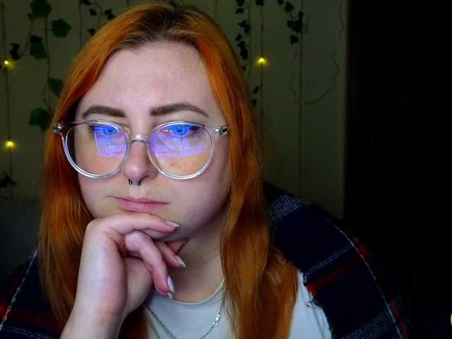 Aliciaredluv's BongaCams show and profile