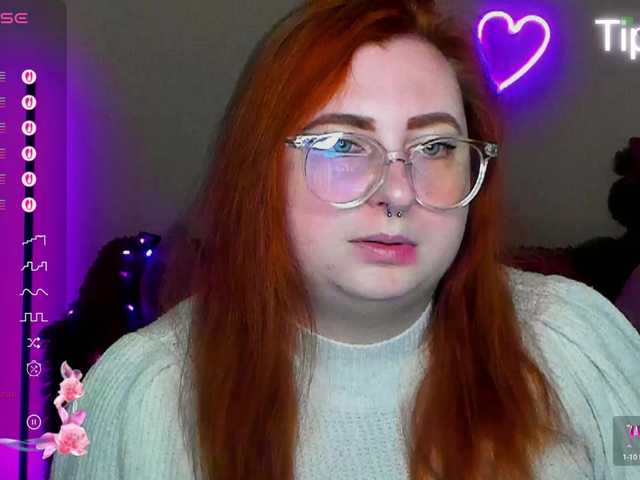 Aliciaredluv's BongaCams show and profile