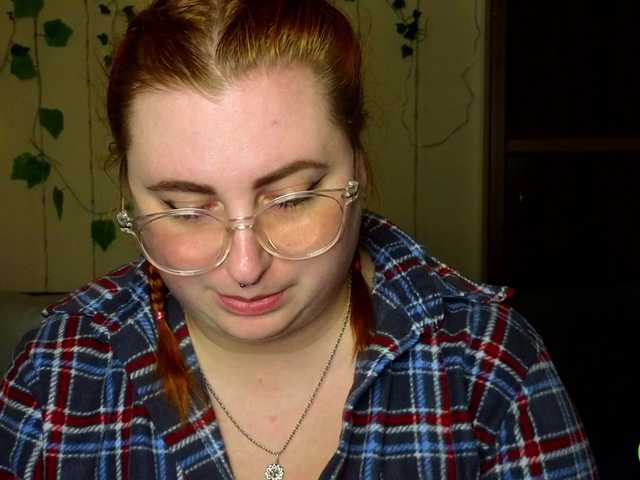 Aliciaredluv's BongaCams show and profile