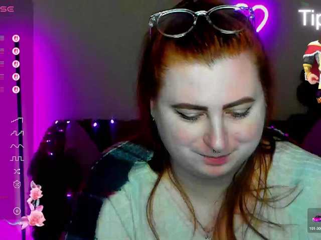 Aliciaredluv's BongaCams show and profile