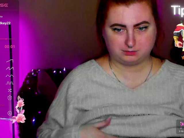 Aliciaredluv's BongaCams show and profile