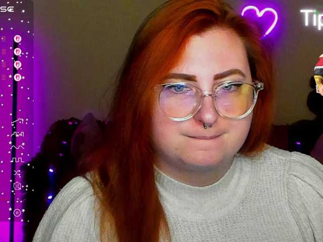 Aliciaredluv's BongaCams show and profile