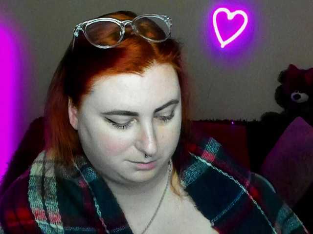 Aliciaredluv's BongaCams show and profile