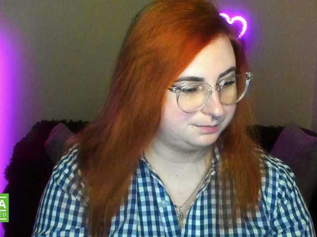 Aliciaredluv's BongaCams show and profile