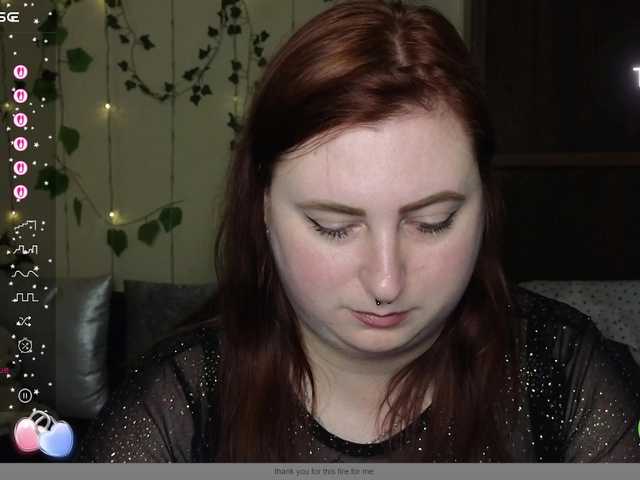 Aliciaredluv's BongaCams show and profile