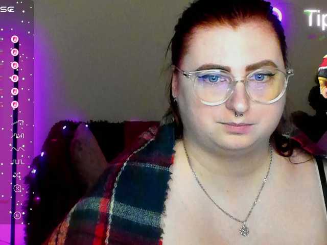 Aliciaredluv's BongaCams show and profile