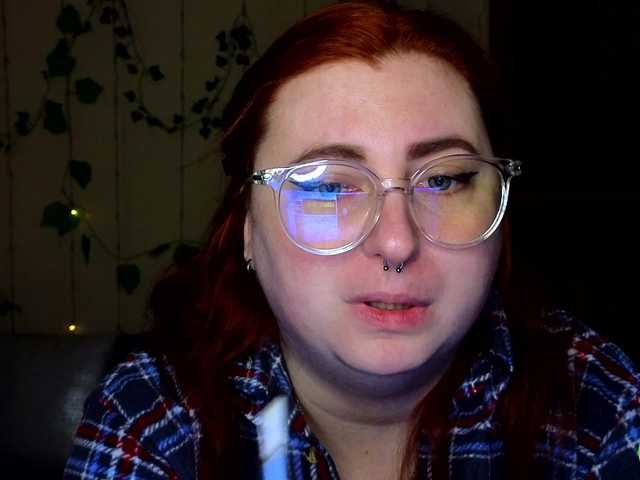 Aliciaredluv's BongaCams show and profile