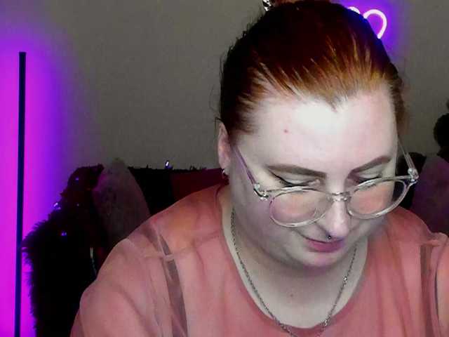 Aliciaredluv's BongaCams show and profile