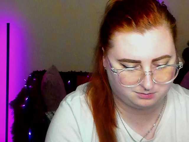 Aliciaredluv's BongaCams show and profile