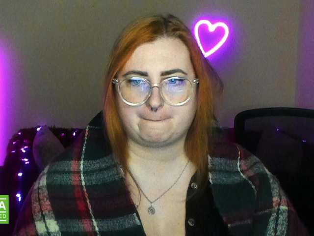 Aliciaredluv's BongaCams show and profile