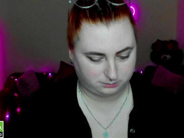 Aliciaredluv's BongaCams show and profile