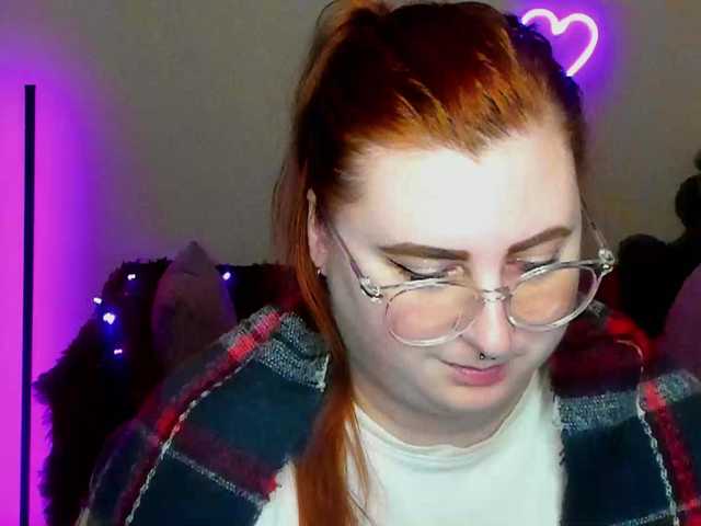 Aliciaredluv's BongaCams show and profile