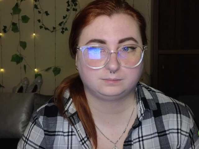 Aliciaredluv's BongaCams show and profile