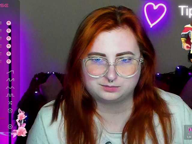 Aliciaredluv's BongaCams show and profile