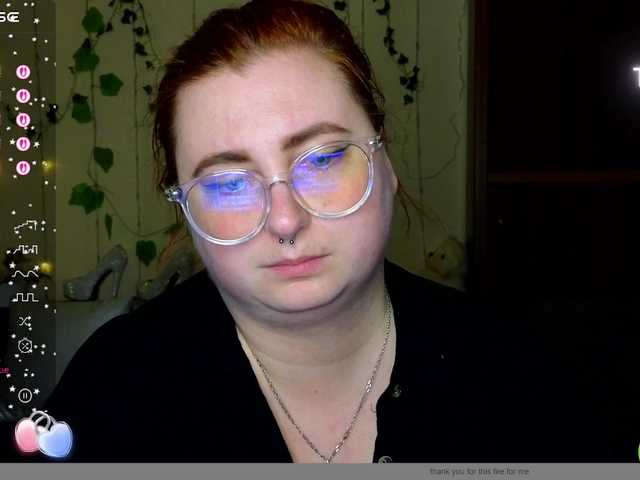 Aliciaredluv's BongaCams show and profile