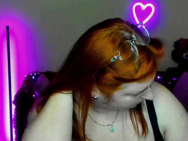 Aliciaredluv's BongaCams show and profile