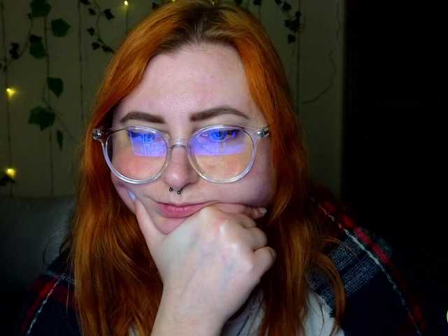 Aliciaredluv's BongaCams show and profile