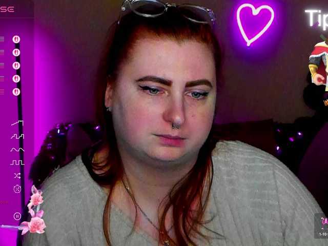 Aliciaredluv's BongaCams show and profile