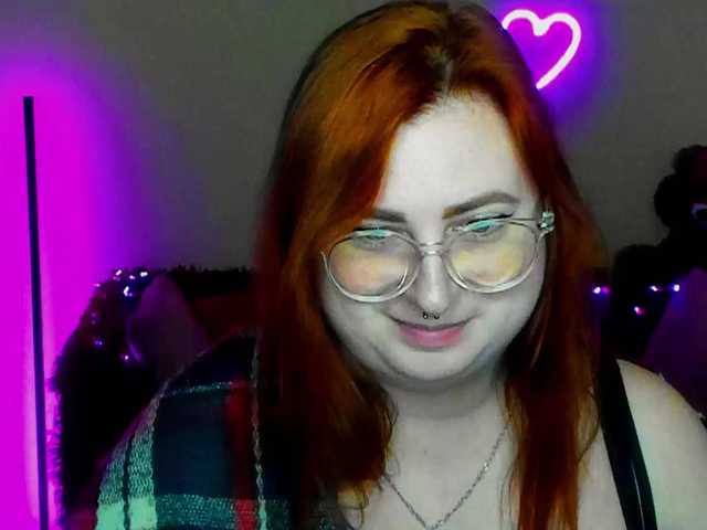 Aliciaredluv's BongaCams show and profile