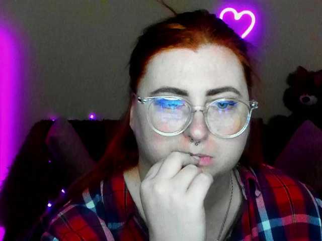 Aliciaredluv's BongaCams show and profile