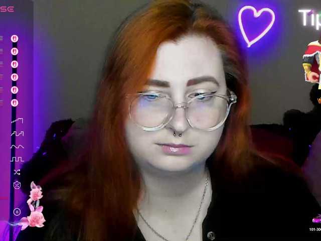 Aliciaredluv's BongaCams show and profile