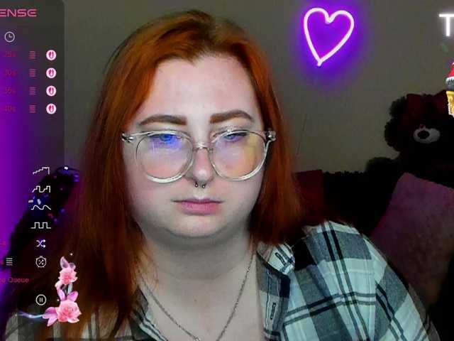 Aliciaredluv's BongaCams show and profile