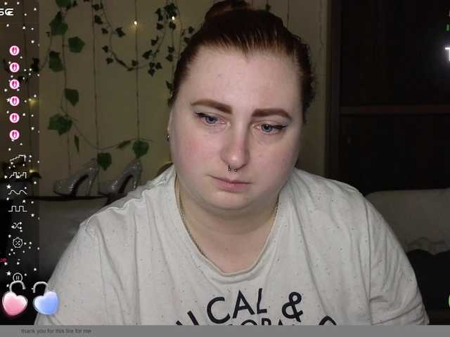 Aliciaredluv's BongaCams show and profile