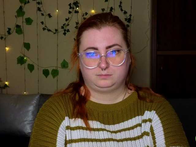 Aliciaredluv's BongaCams show and profile