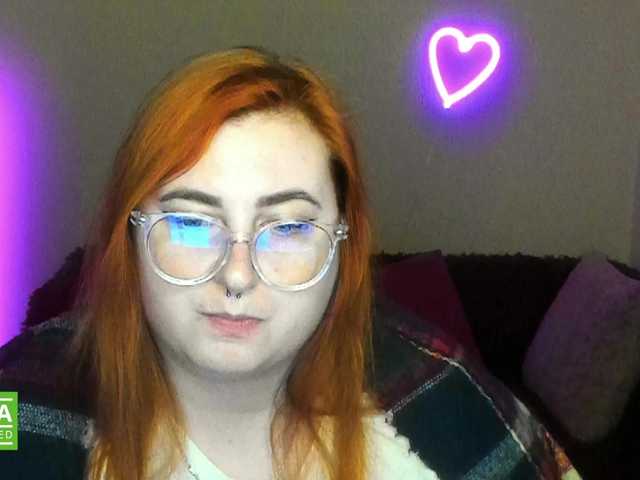 Aliciaredluv's BongaCams show and profile