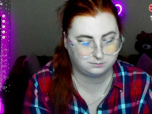 Aliciaredluv's BongaCams show and profile